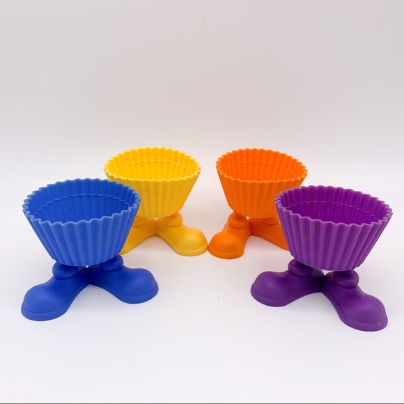 Whimsical Silicone Cupcake Muffin Baking Cups. - Picture 3 of 4